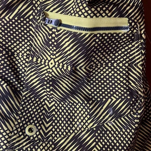 Under Armour Men's Yellow Black Abstract Loose Swim Board Shorts Size 40 - Picture 3 of 6